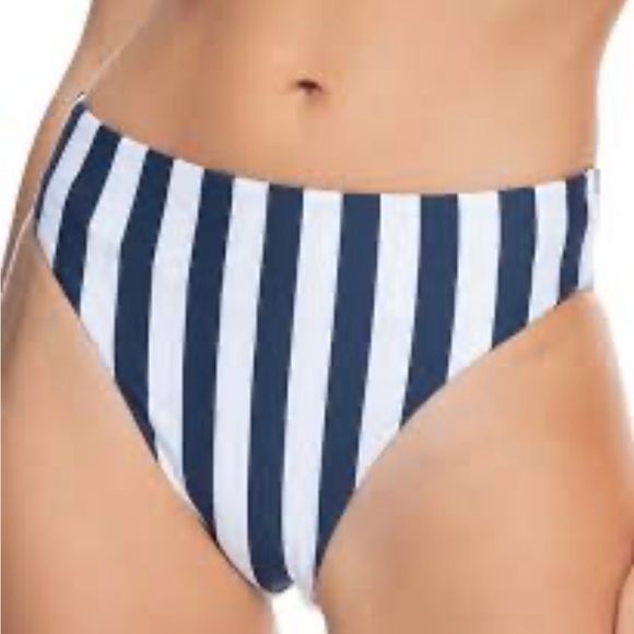 Reversible Roxy bikini s/xs only worn once - Picture 4 of 4